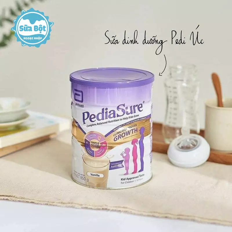 Pha sữa PediaSure nắp tím bằng nước ấm khoảng 40 độ C