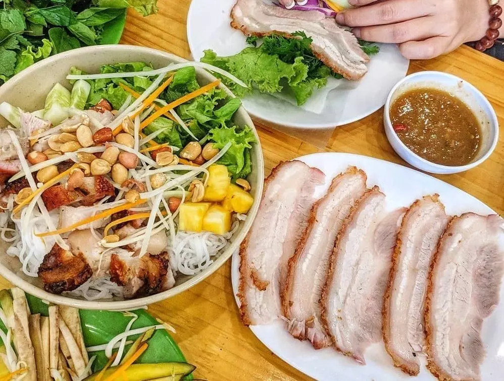 Bánh tráng cuốn thịt heo Hà Nội