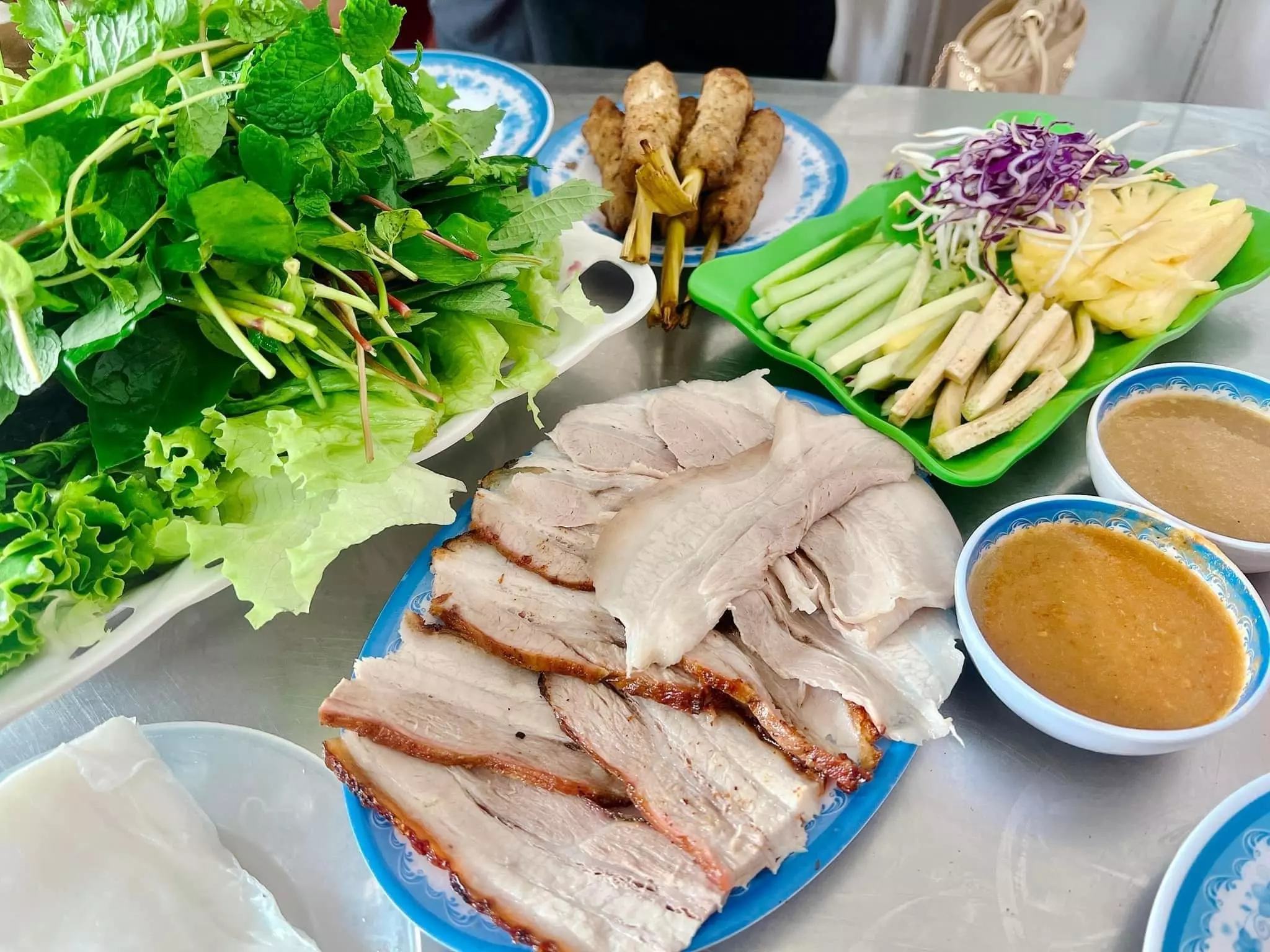 Bánh tráng cuốn thịt heo Hà Nội