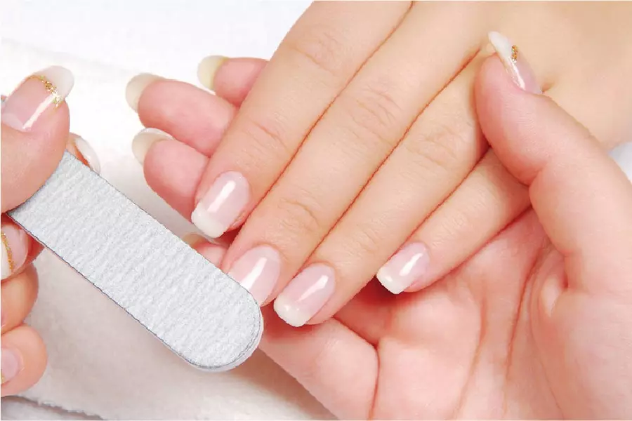 Mẫu nail đính đá đơn giản