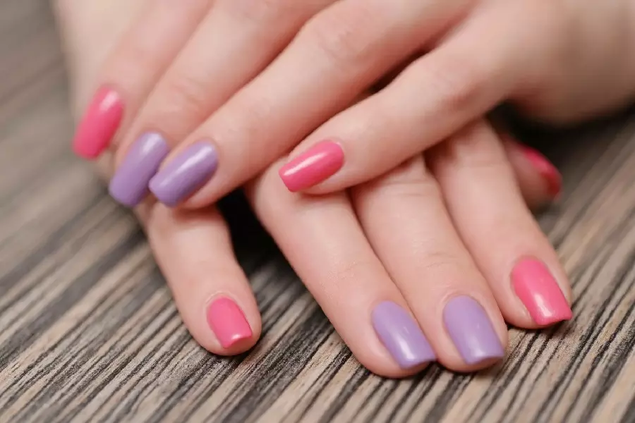 Làm nail đính đá khối