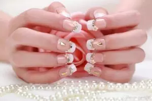 Nail đá nền hồng