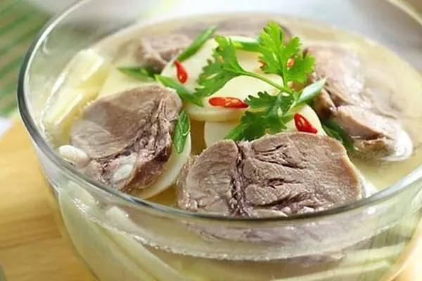 Canh bò hầm măng tươi