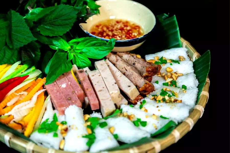 Sự kết hợp hoàn hảo giữa bánh hỏi và nem nướng