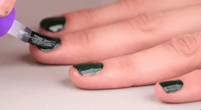 Cọ là một trong những dụng cụ cần thiết cho quá trình học làm nail tại nhà