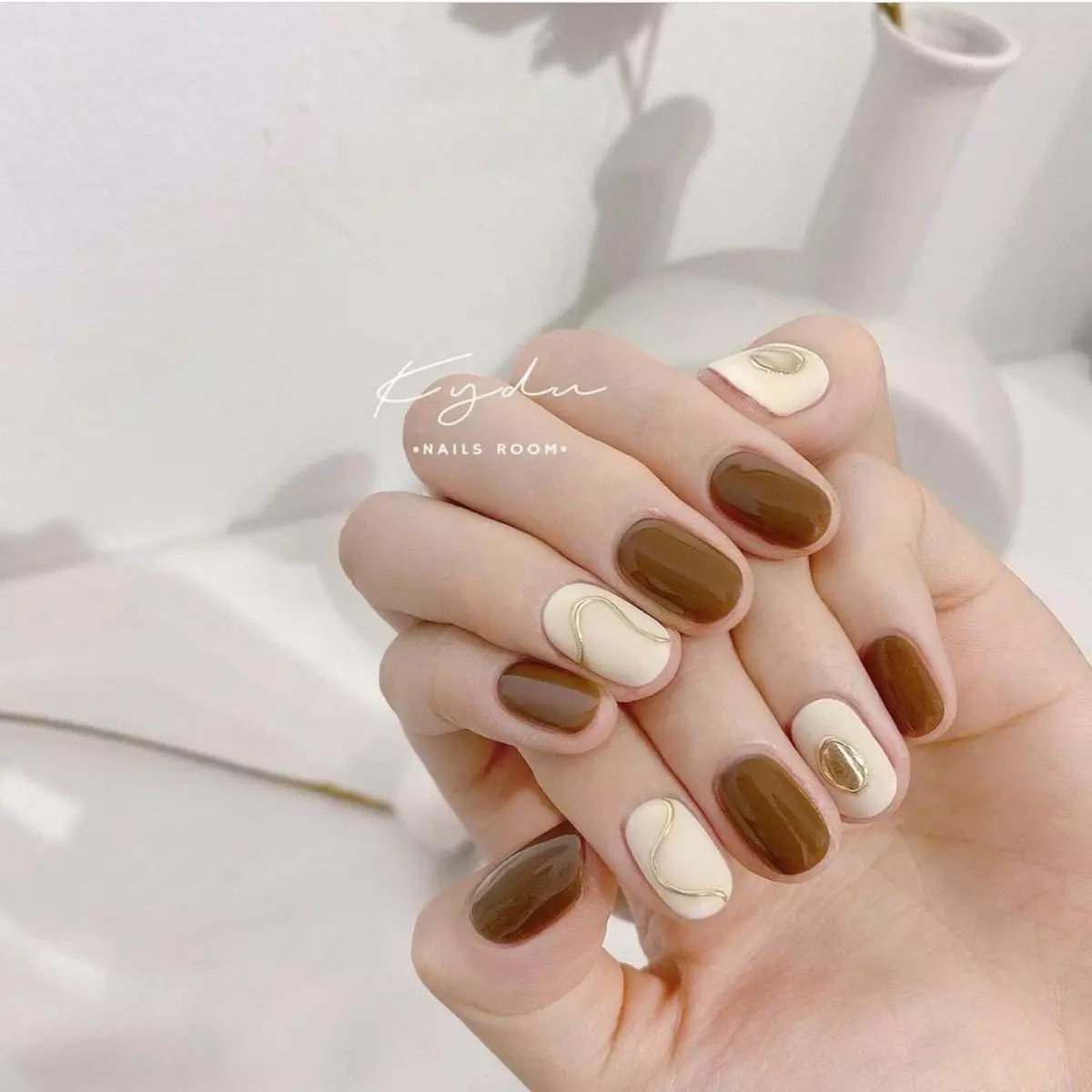 Nail trơn