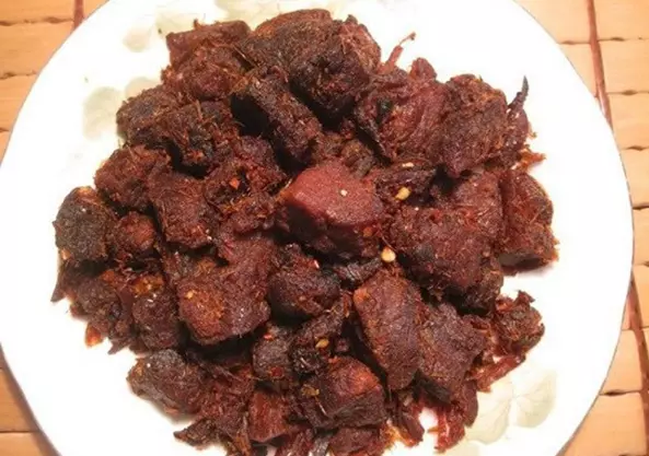 Bò cuộn nấm kim chi