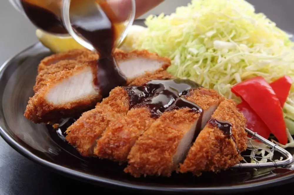 Trang trí tonkatsu và thưởng thức