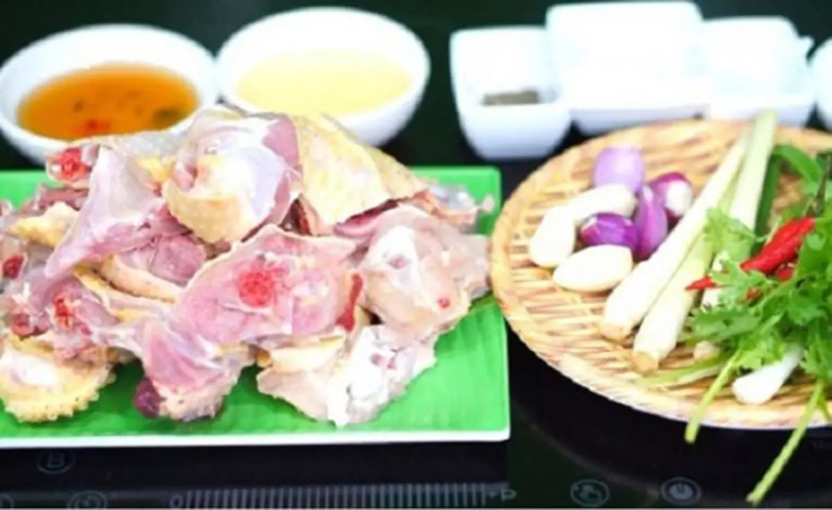 Nguyên liệu làm gà kho sả ớt (Ảnh: food.com.vn).