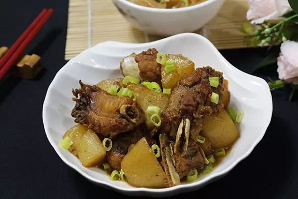 sườn kho củ cải