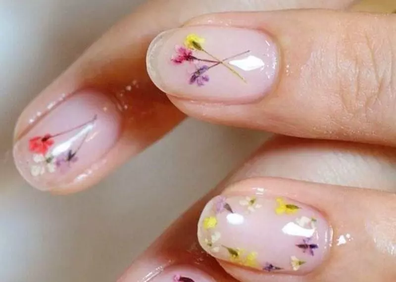 Nail hoa lan thể hiện sự thuần khiết