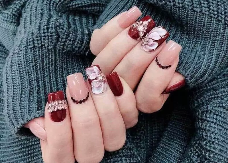 Mẫu nail tuyết đỏ