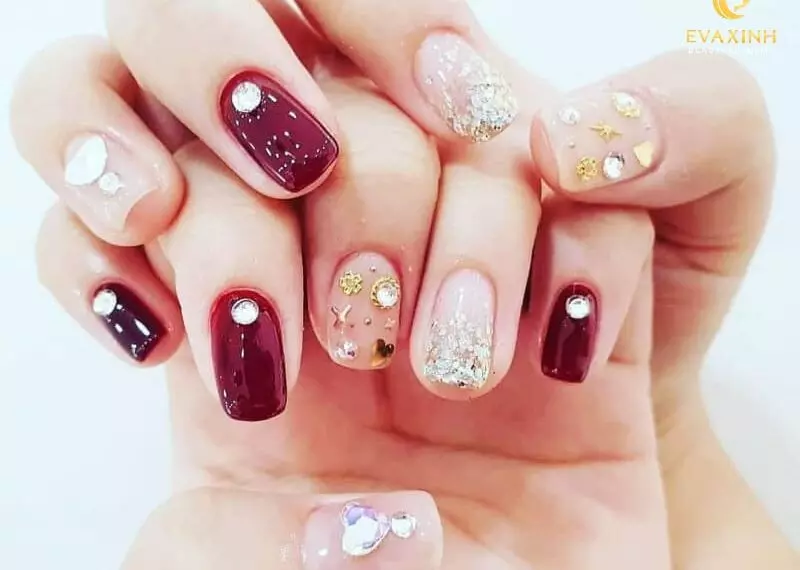 Mẫu nail vẽ hoa tone đỏ