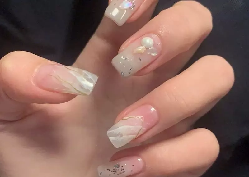 Nail trong suốt được nhiều người lựa chọn