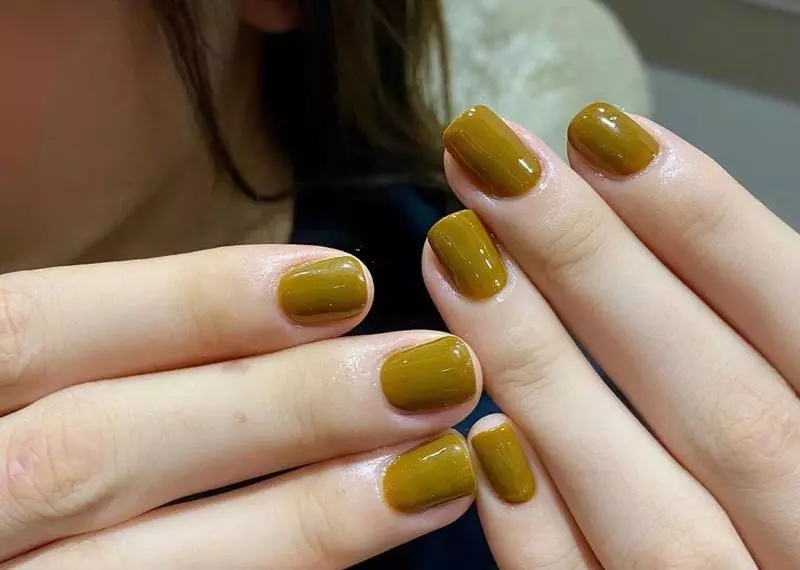 Mẫu nail tone vàng ấm cúng, tươi sáng