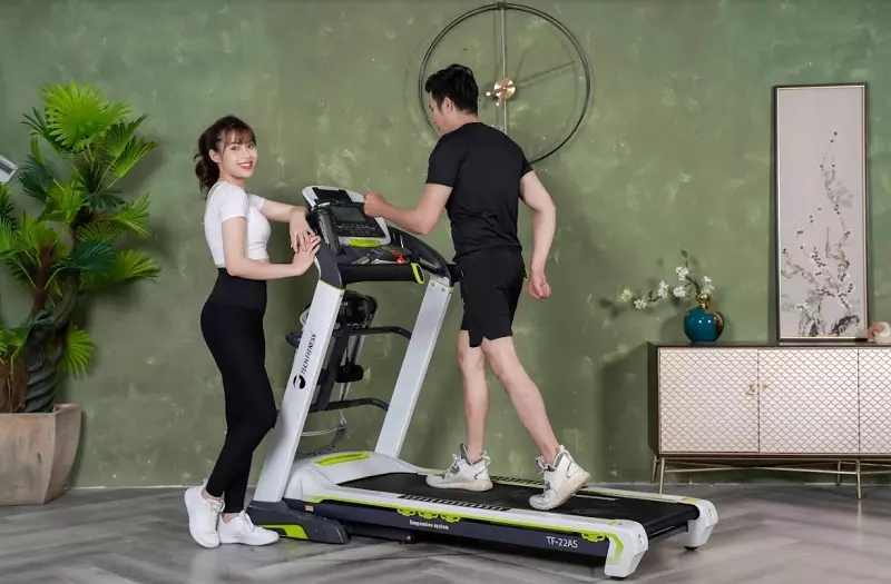 Máy chạy bộ Tech Fitness bán trả góp lãi suất 0%