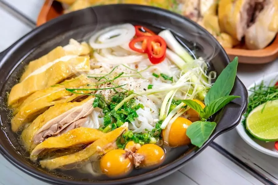 Phở gà - Món ăn thơm ngon, ngọt thịt đầy đặc trưng của thủ đô