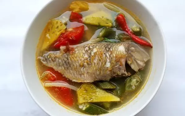 cá mó nấu canh chua