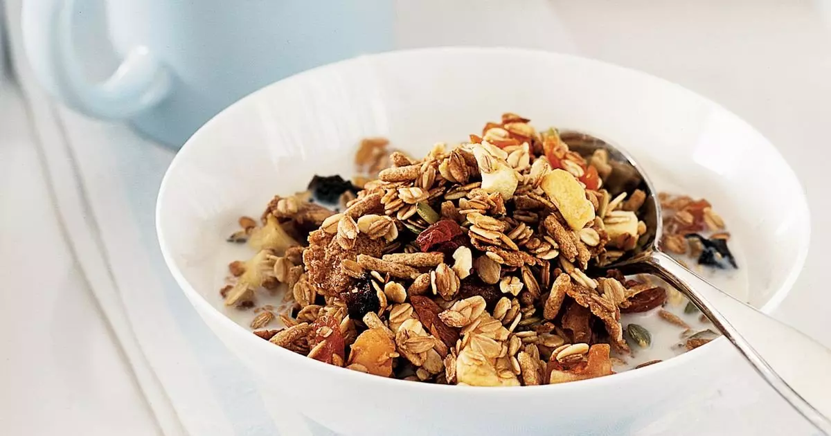 Granola và sữa chua