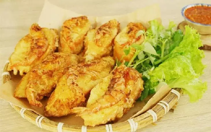 Bánh mì cuộn thịt xông khói.