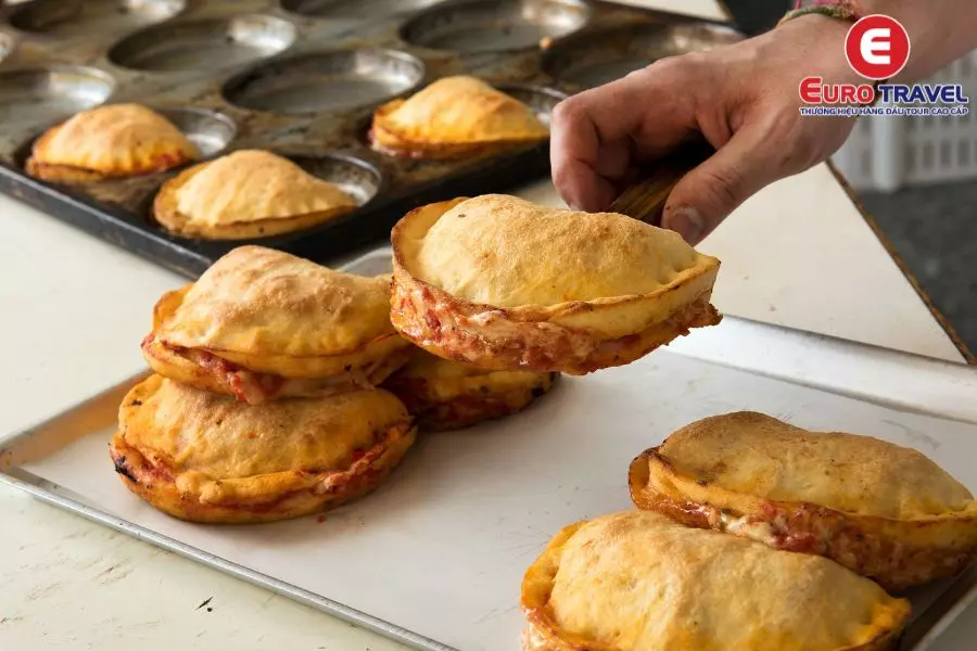 Panzerotti - Đặc sản Italia nổi tiếng ở đường phố