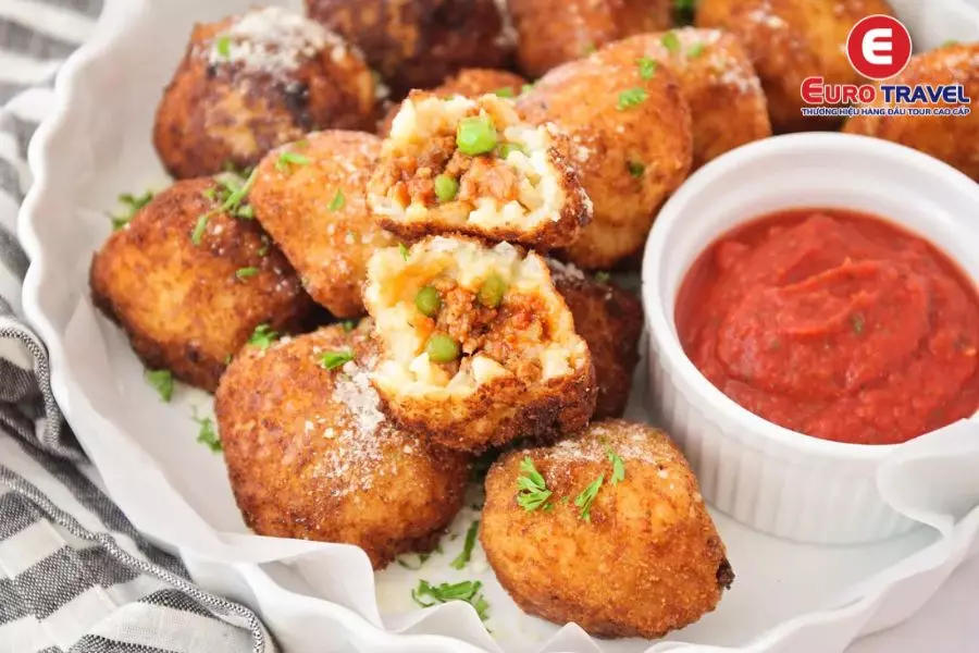 Cơm viên Arancini - "Linh hồn" của văn hóa ẩm thực Ý