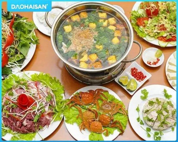 Tiến hành nấu lẩu thập cẩm hải sản