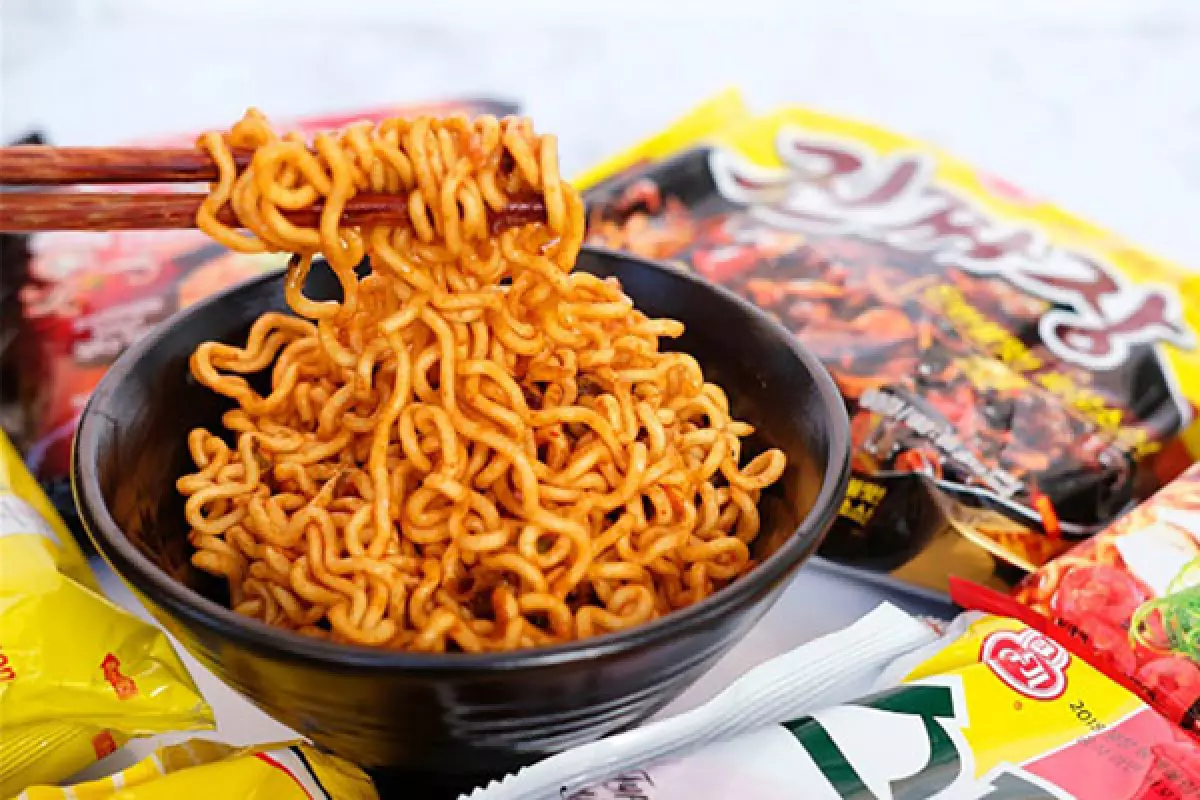 Hướng dẫn nấu mì cay khô samyang đơn giản.