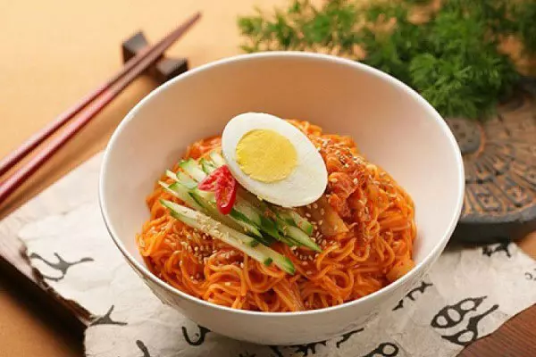 Mì samyang là một trong những món ăn ngon ở Hàn Quốc.