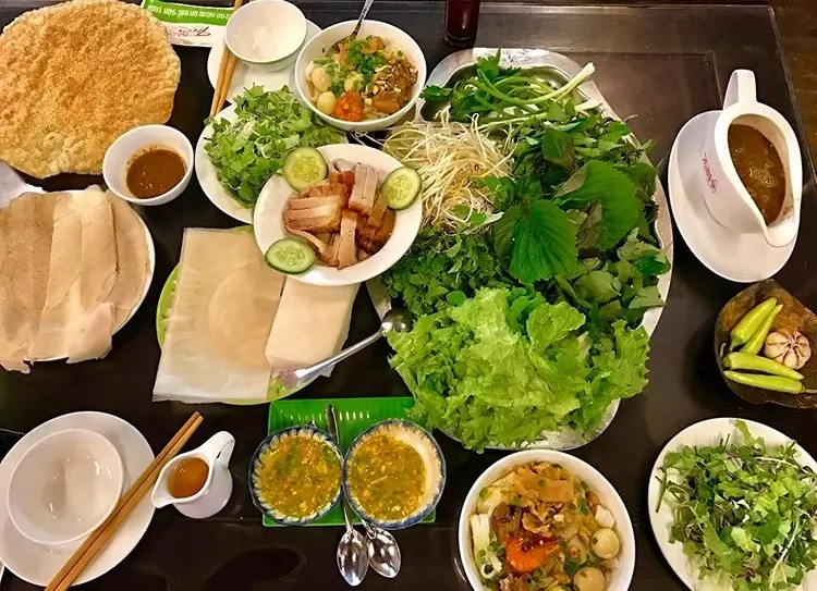 bánh tráng cuốn thịt heo