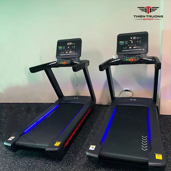 Máy chạy bộ Sakura V8 lắp tại phòng gym