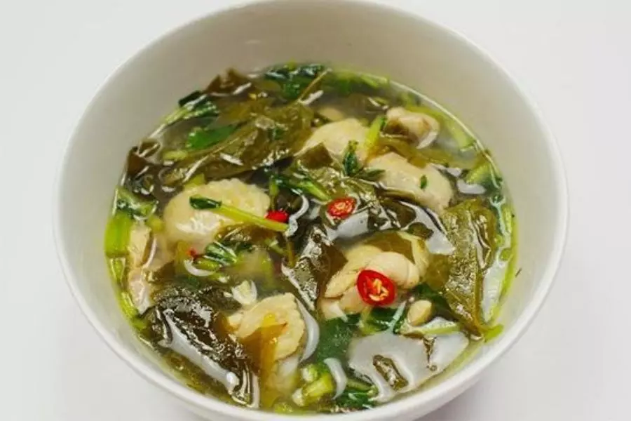 Canh gà lá giang - Một trong các món canh ngon, bổ dưỡng từ gà.