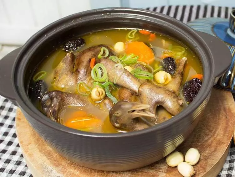 Dùng bột tam thất hầm canh, súp