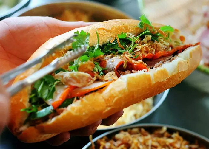 Bánh mì trái cây có  <a href='https://tamthatbac.org/tag/tac-dung-cua-tam-that' title='tác dụng' class='hover-show-link replace-link-5091'>tác dụng<span class='hover-show-content'></span></a>  cung cấp năng lượng hiệu quả