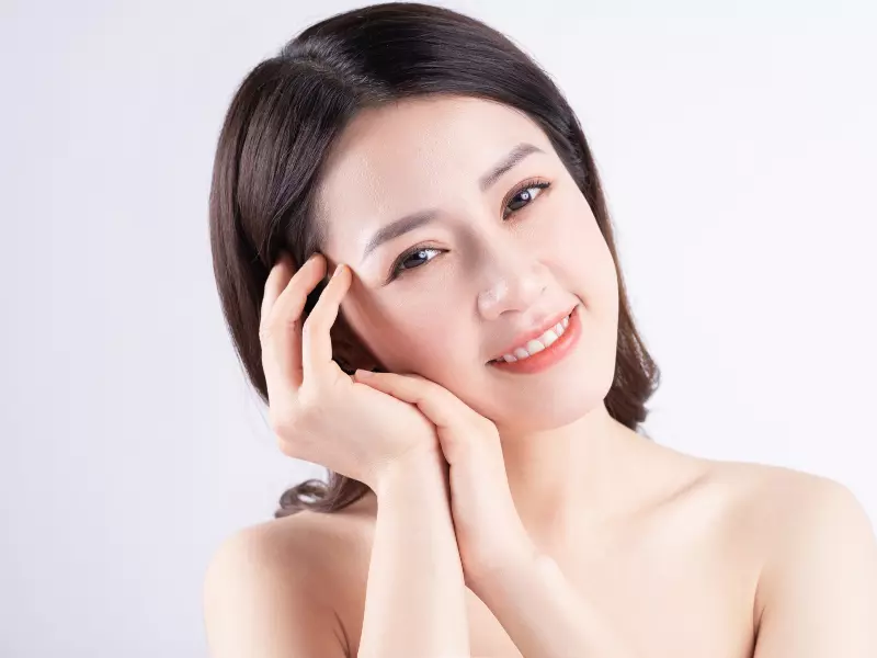 Uống Collagen giúp cải thiện làn da, da thêm căng mịn và hồng hào hơn.