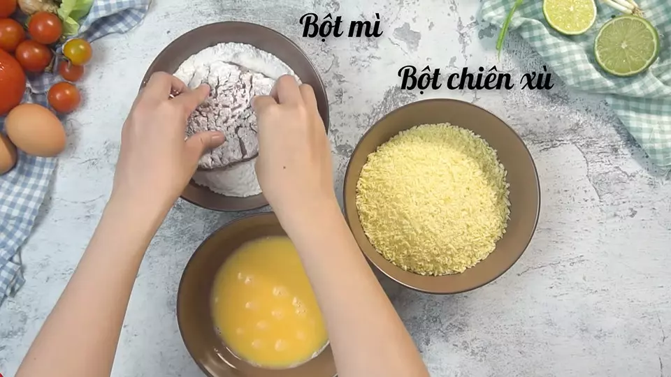 Tẩm bột cho thịt chiên xù