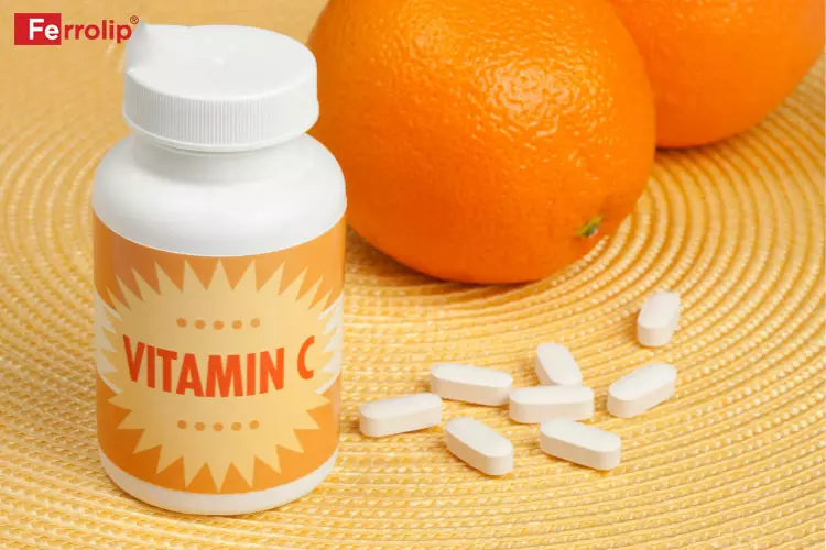 Uống vitamin C giúp cơ thể tăng khả năng hấp thu sắt