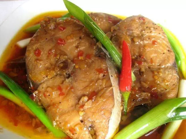 Cá ngừ kho tiêu