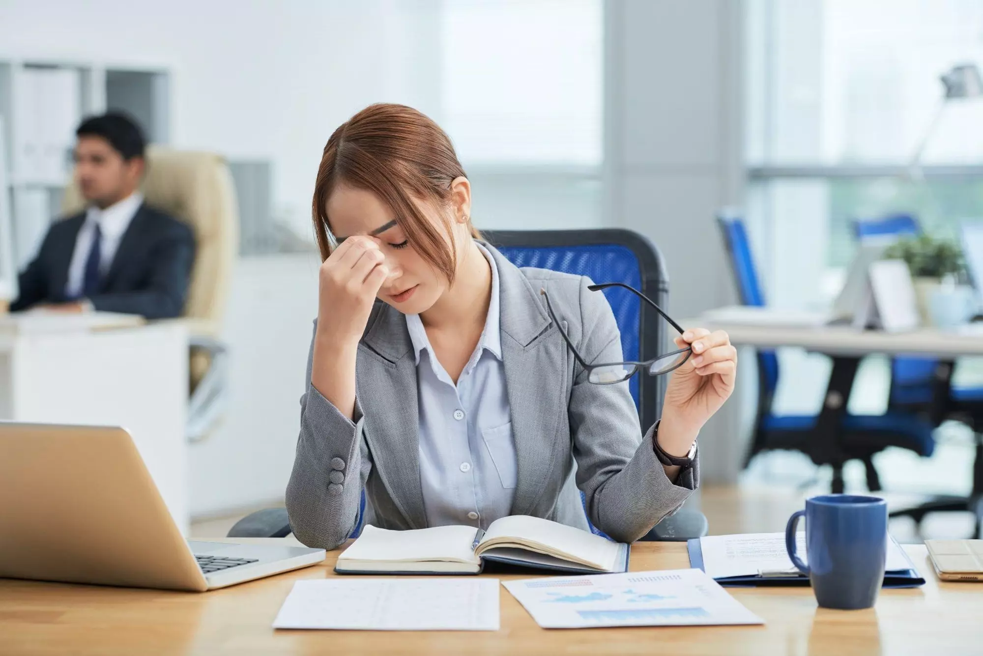 Mệt mỏi, stress là một trong những triệu chứng của bệnh bạch cầu cao