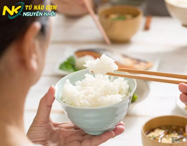 Đáp án 1kg gạo nấu được bao nhiêu chén cơm chuẩn nhất là từ 20-26 chén