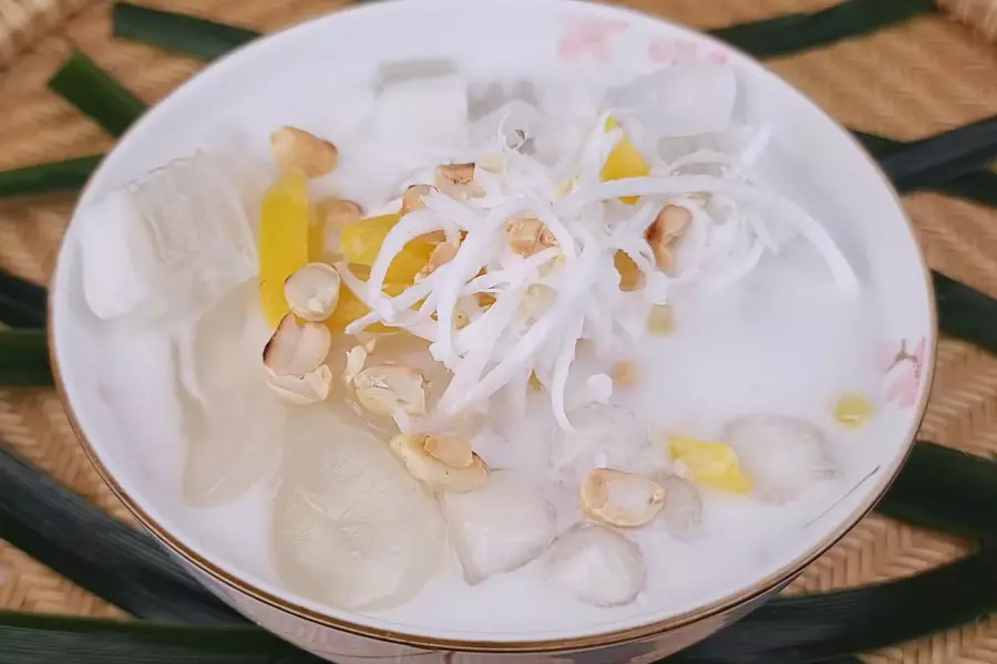 Chè dừa dầm