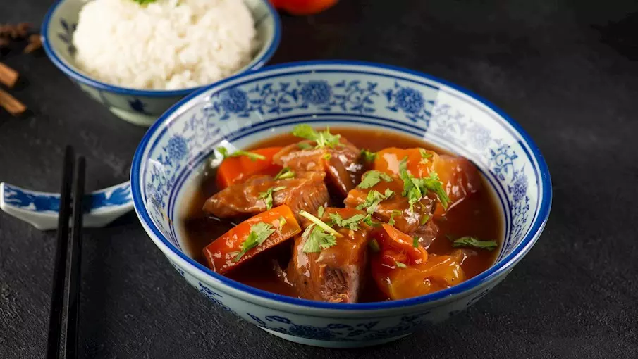 Bò kho (bò sốt vang) tuy là món ăn đơn giản nhưng lại hàm chứa những tinh hoa ẩm thực Việt