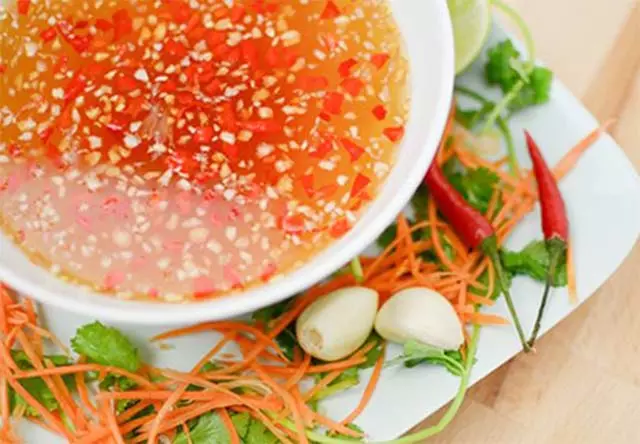 Bát nước chấm bánh cuốn miền Nam