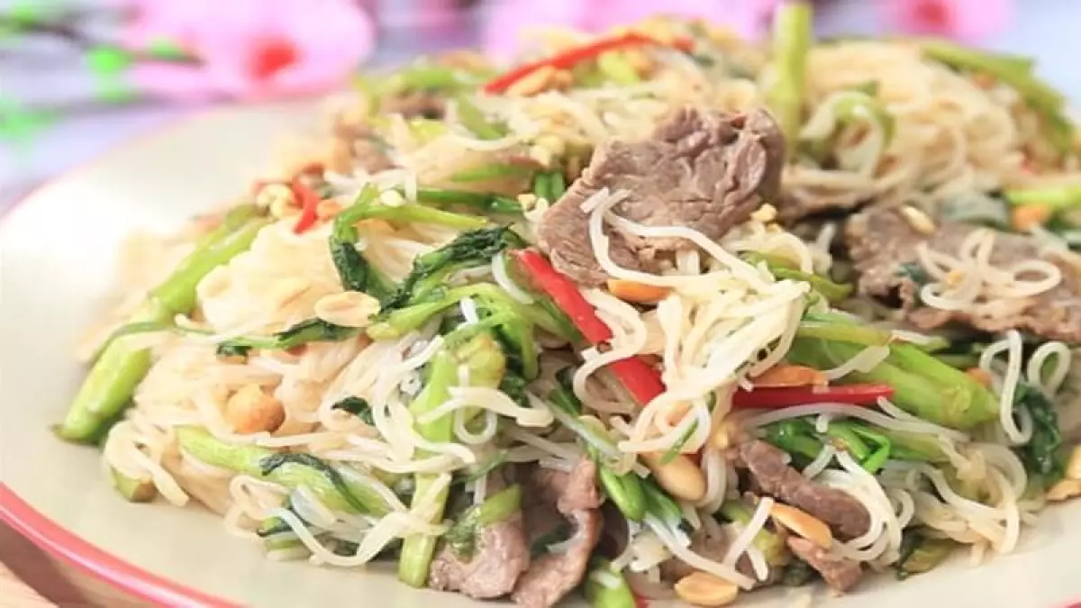 Bún xào thịt bò