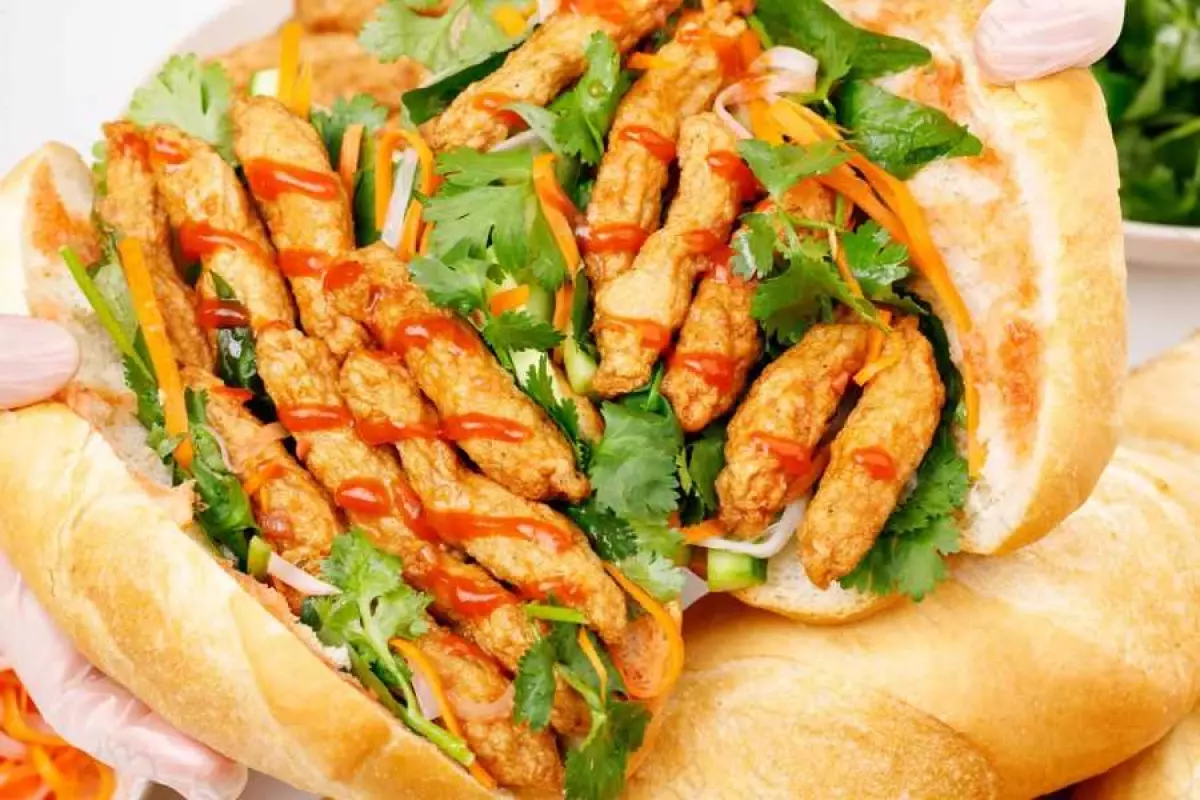 Chế biến chả cá thành bánh mì chả cá thơm ngon và dễ làm