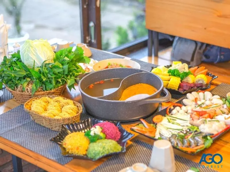 Buffet lẩu rau tại nhà hàng Léguda là một trong những món ăn ngon nhất định phải thưởng thức khi đến Đà Lạt