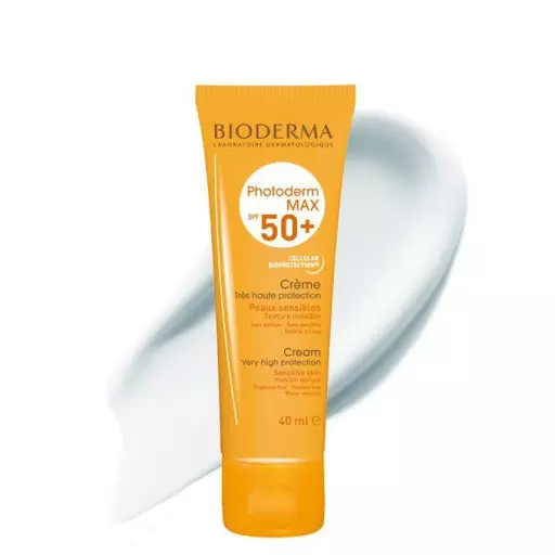 Chị em có thể sử dụng kem chống nắng Bioderma Photoderm Max Aquafluide Teinte Claire SPF50 bảo vệ làn da khỏi các tác nhân môi trường