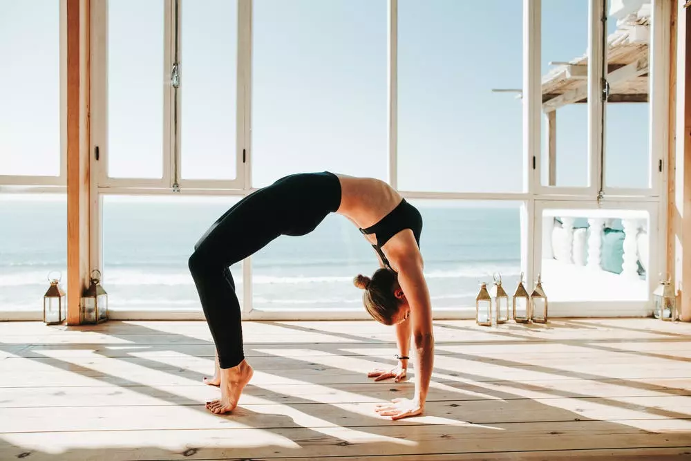 CÁC BƯỚC TƯ THẾ BÁNH XE - “NỮ HOÀNG” CỦA CÁC TƯ THẾ YOGA