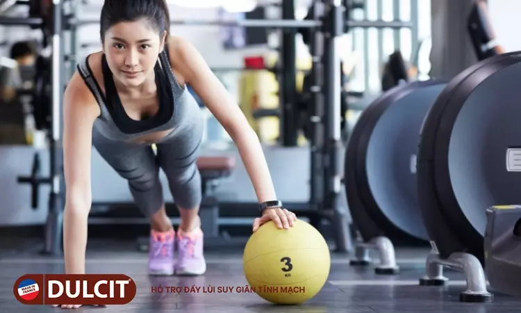 Người suy giãn tĩnh mạch vẫn có thể tập gym