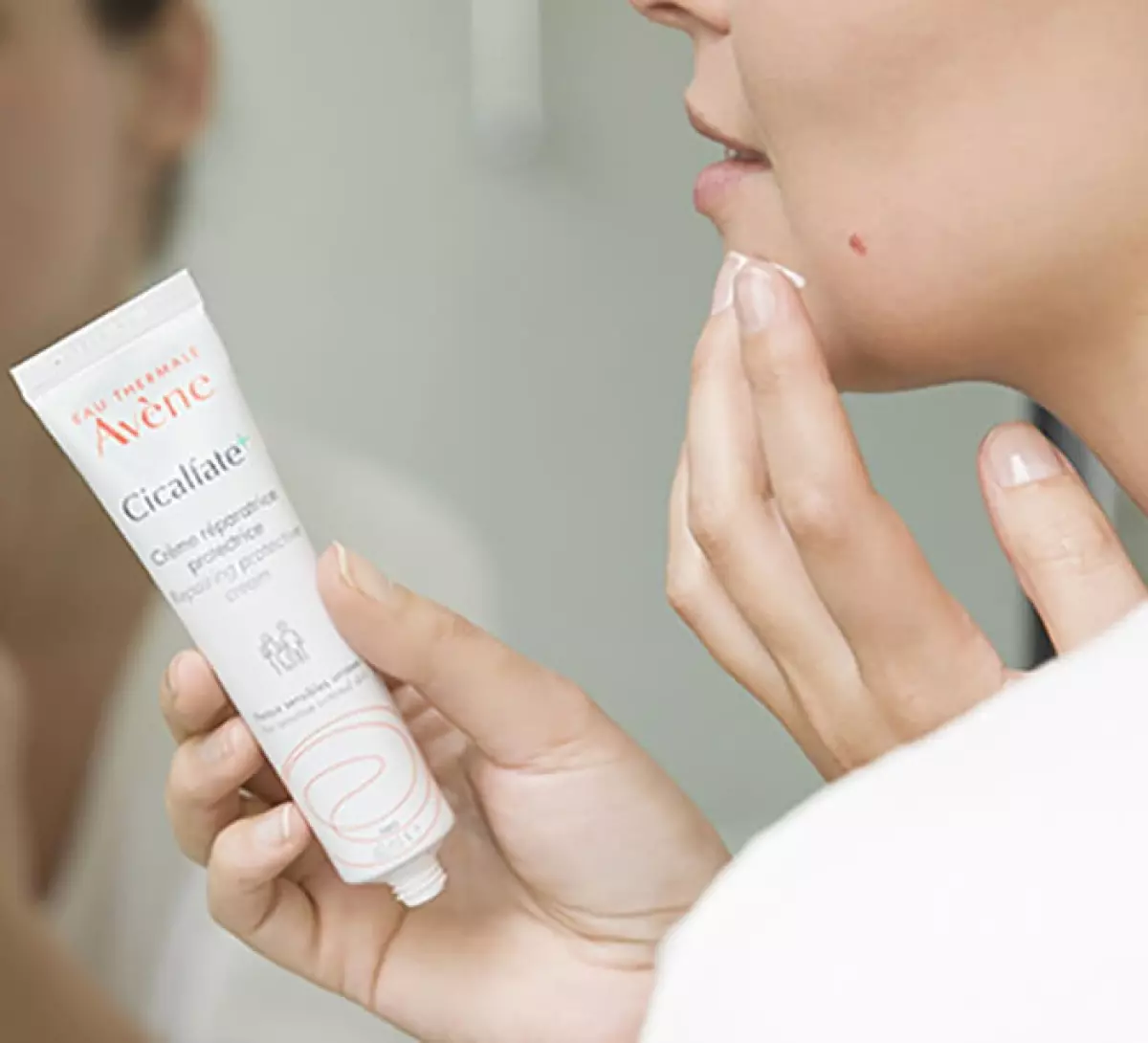 Avene là một trong những loại dưỡng ẩm hiệu quả được chị em vô cùng yêu thích đề cử và thường xuyên góp mặt trong bảng xếp hạng những loại kem dưỡng ẩm tốt nhất hiện nay.